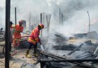 Rumah dan Kontrakan 4 Pintu di Tasuk Ludes Berau Terbakar, Petugas Sempat Terkendala Portal