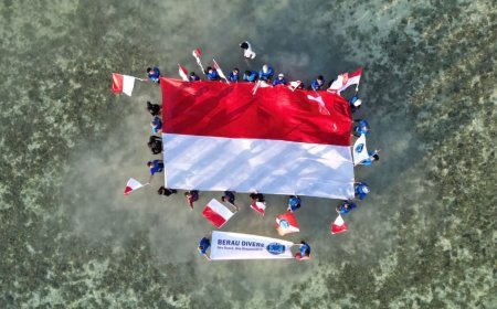 Nasionalisme dari Bawah Laut: Berau Divers Kibarkan Merah Putih dan Tanam Karang di Maratua
