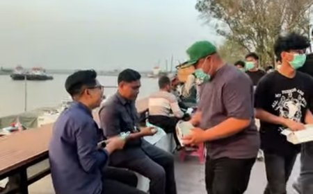 Jaga Masyarakat dari Terpapar Asap, Wakil Bupati Berau Turun Bagikan Masker