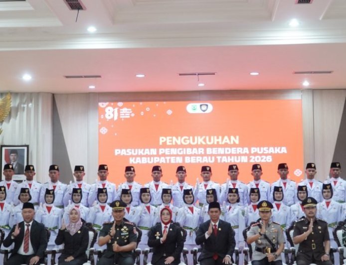 Bupati Sri Juniarsih Kukuhkan 35 Anggota Paskibraka Berau, Tekankan Keteladanan Generasi Muda
