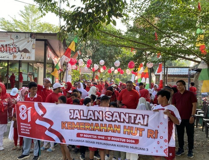 Meriahkan HUT RI, Warga Perumahan Korpri Tanjung Redeb Gelar Jalan Santai Berdresscode Merah Putih