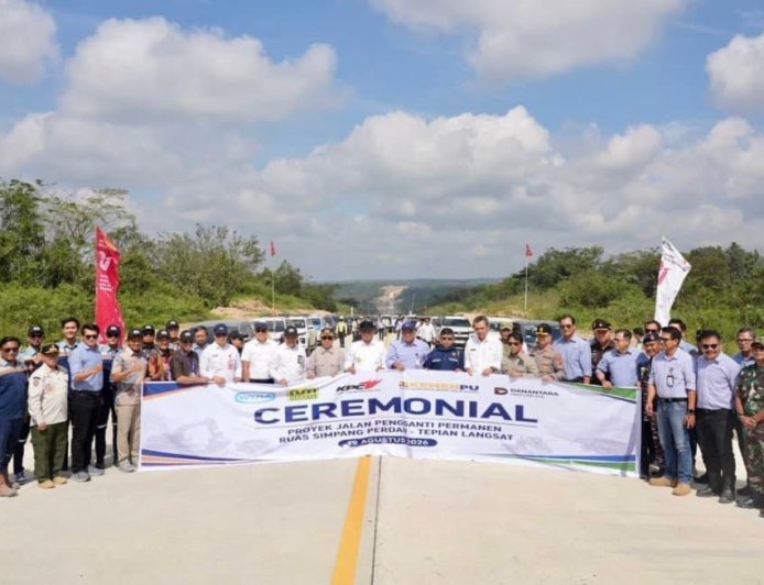 Diresmikan Gubernur Kaltim, Jalan Poros Simpang Perdau – Tepian Langsat Siap Dilintasi