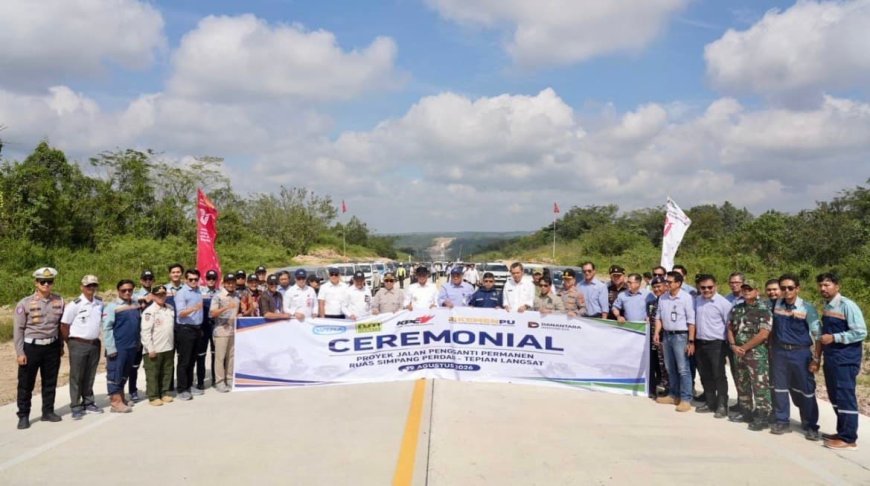 Diresmikan Gubernur Kaltim, Jalan Poros Simpang Perdau – Tepian Langsat Siap Dilintasi