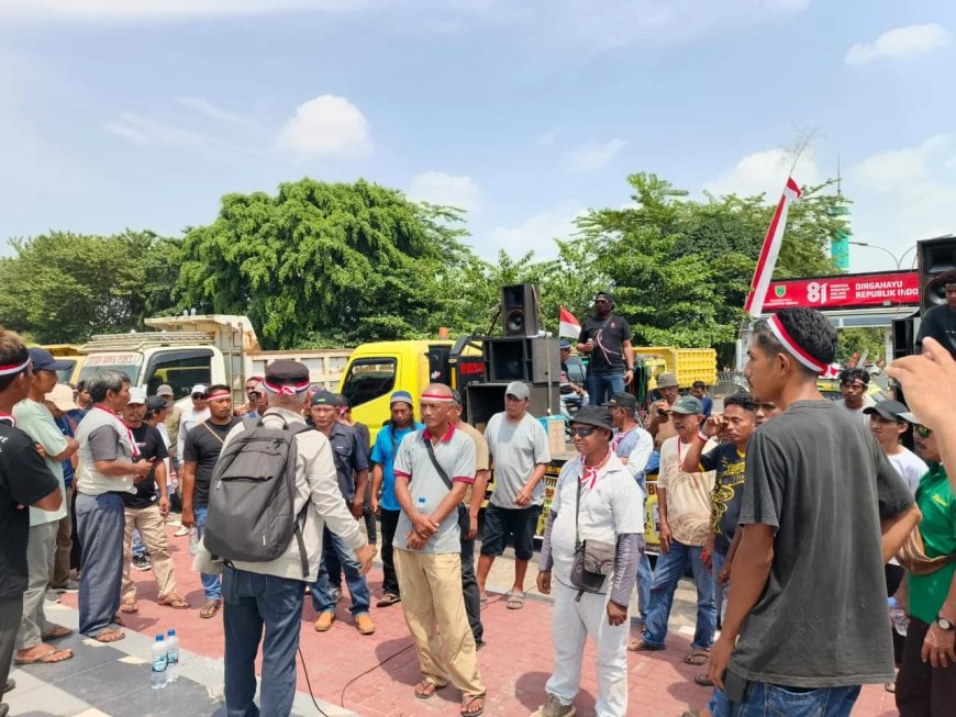 Massa Aksi di Berau Desak Pemerintah untuk Memberikan Kelonggaran Dalam Perijinan PMBLB