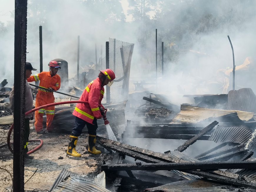 Rumah dan Kontrakan 4 Pintu di Tasuk Ludes Berau Terbakar, Petugas Sempat Terkendala Portal