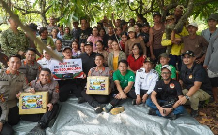 Wakil Bupati Berau Serahkan Bantuan Ke Warga Terdampak Karhutla