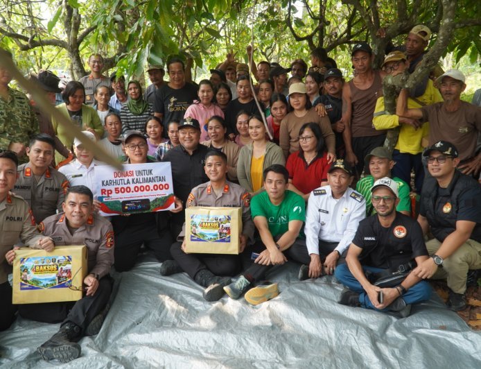 Wakil Bupati Berau Serahkan Bantuan Ke Warga Terdampak Karhutla