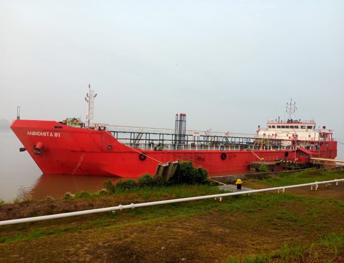 Kapal OB Anindhita 81 Sandar di Berau, Pasokan Pertalite Ditingkatkan hingga 30 Persen