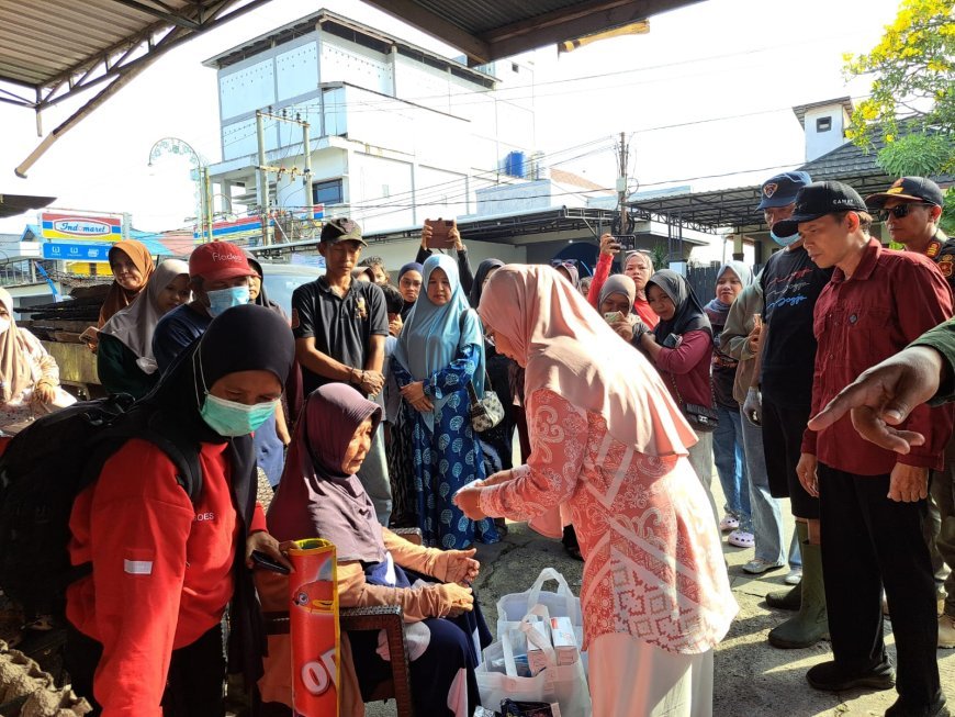 Tinjau Kebakaran Jalan Milono, Bupati Berau Salurkan Bantuan dan Imbau Warga Waspadai Instalasi Listrik