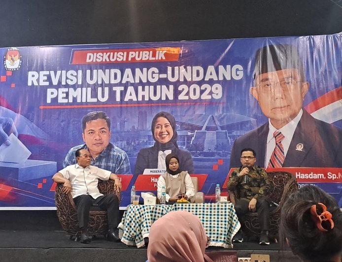 Andi Sofyan Hasdam Serap Aspirasi Mahasiswa Samarinda soal Revisi UU Pemilu 2029