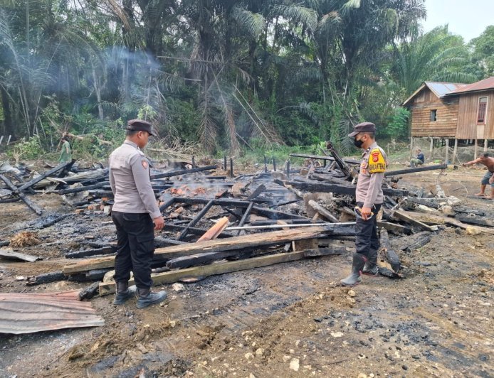Tinggalkan Rumah Saat Api Dapur Menyala, Rumah Seorang Lansia di Berau Terbakar